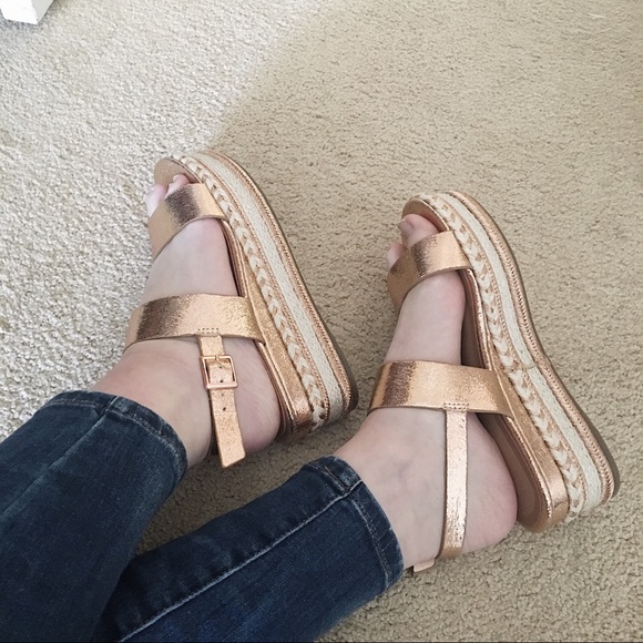 LAST ONE! Rose Gold Sandals. - Picture 5 of 5